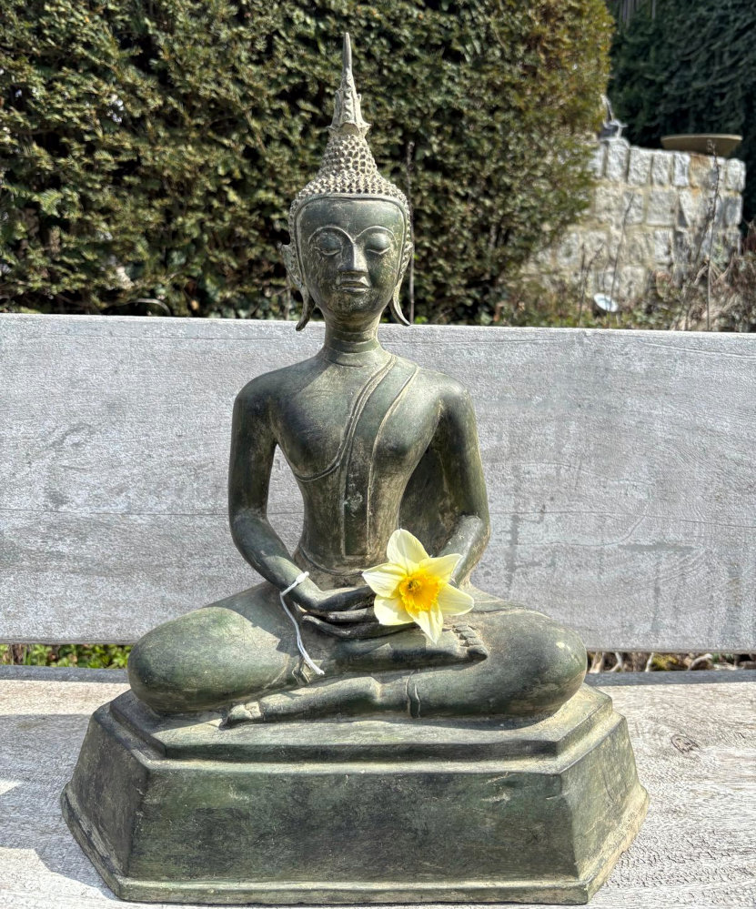 antiker buddha aus bronze thailand