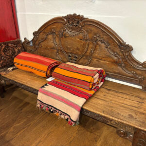 bank mit handgeschnitztem ruecken