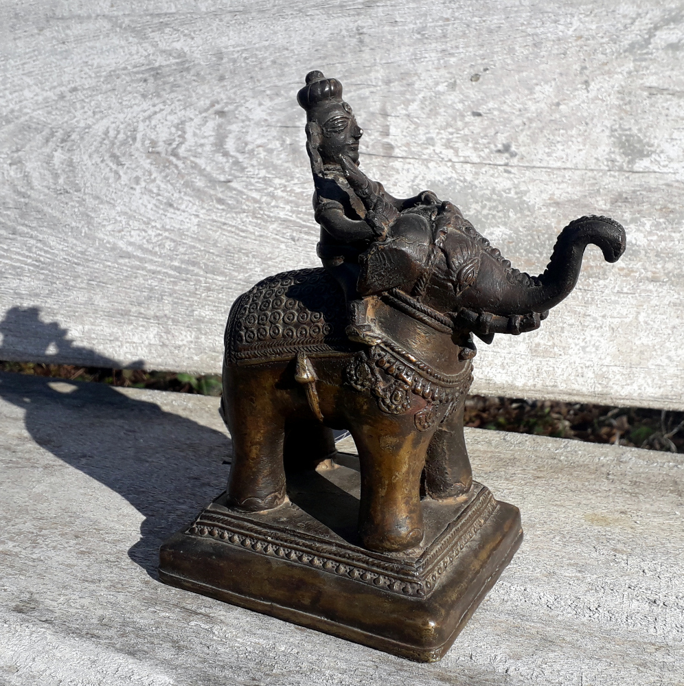 alte bronzefigur, mahut auf seinem elefanten