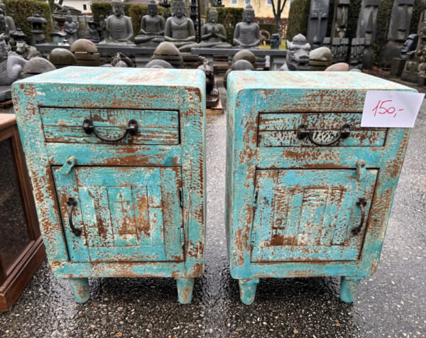 altes kaestchen mit blauer patina
