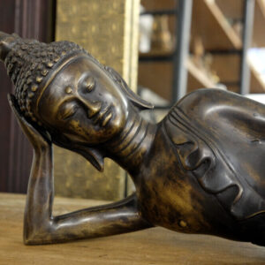 liegender buddha aus bronze