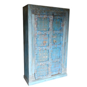 sehr grosser schrank aus der blauen indischen stadt jodhpur