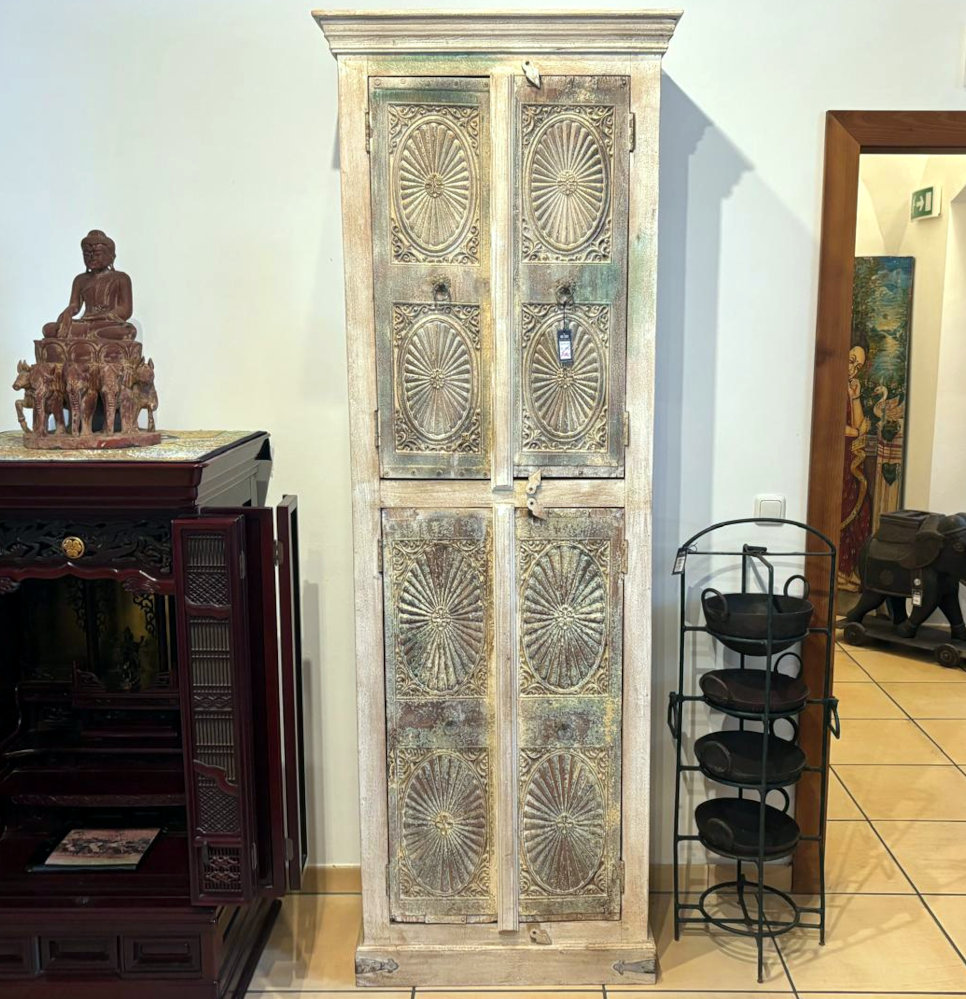 hoher schmaler schrank aus indien