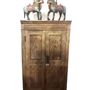 indischer schrank mit muster