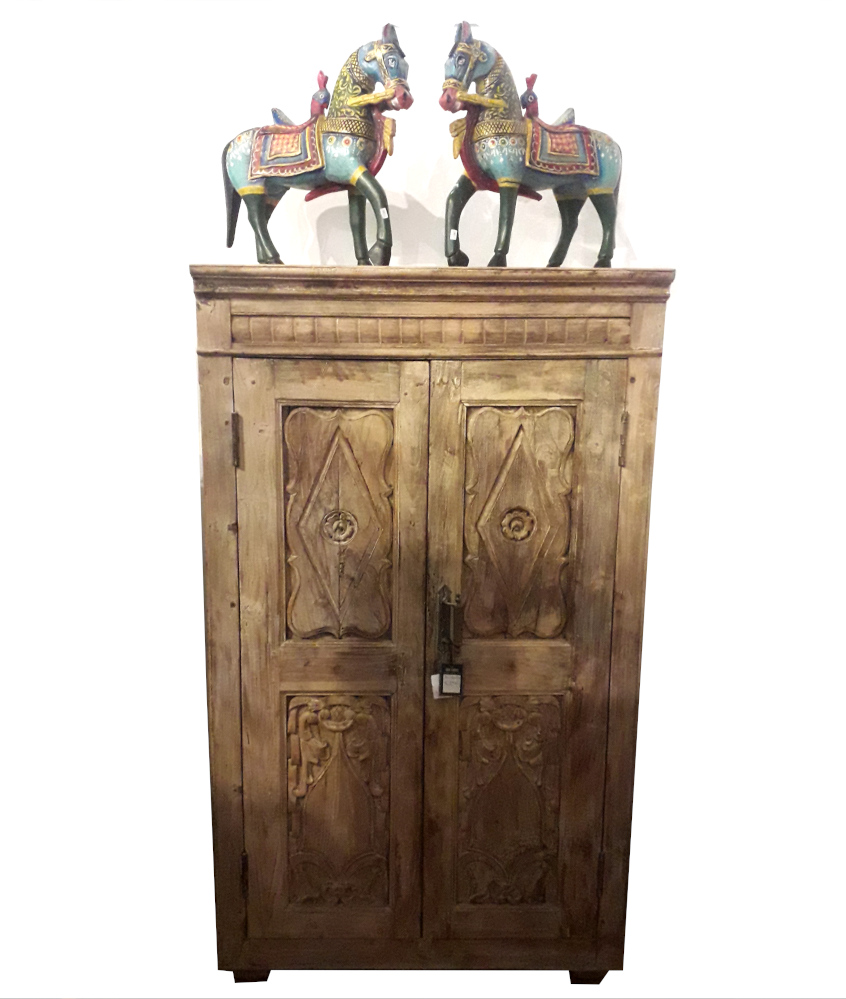 indischer schrank mit muster