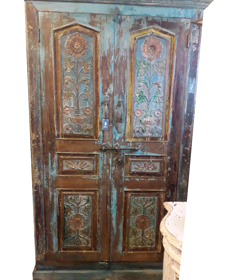 schrank mit riegelschloss