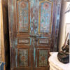schrank mit riegelschloss