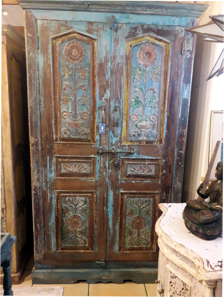 schrank mit riegelschloss