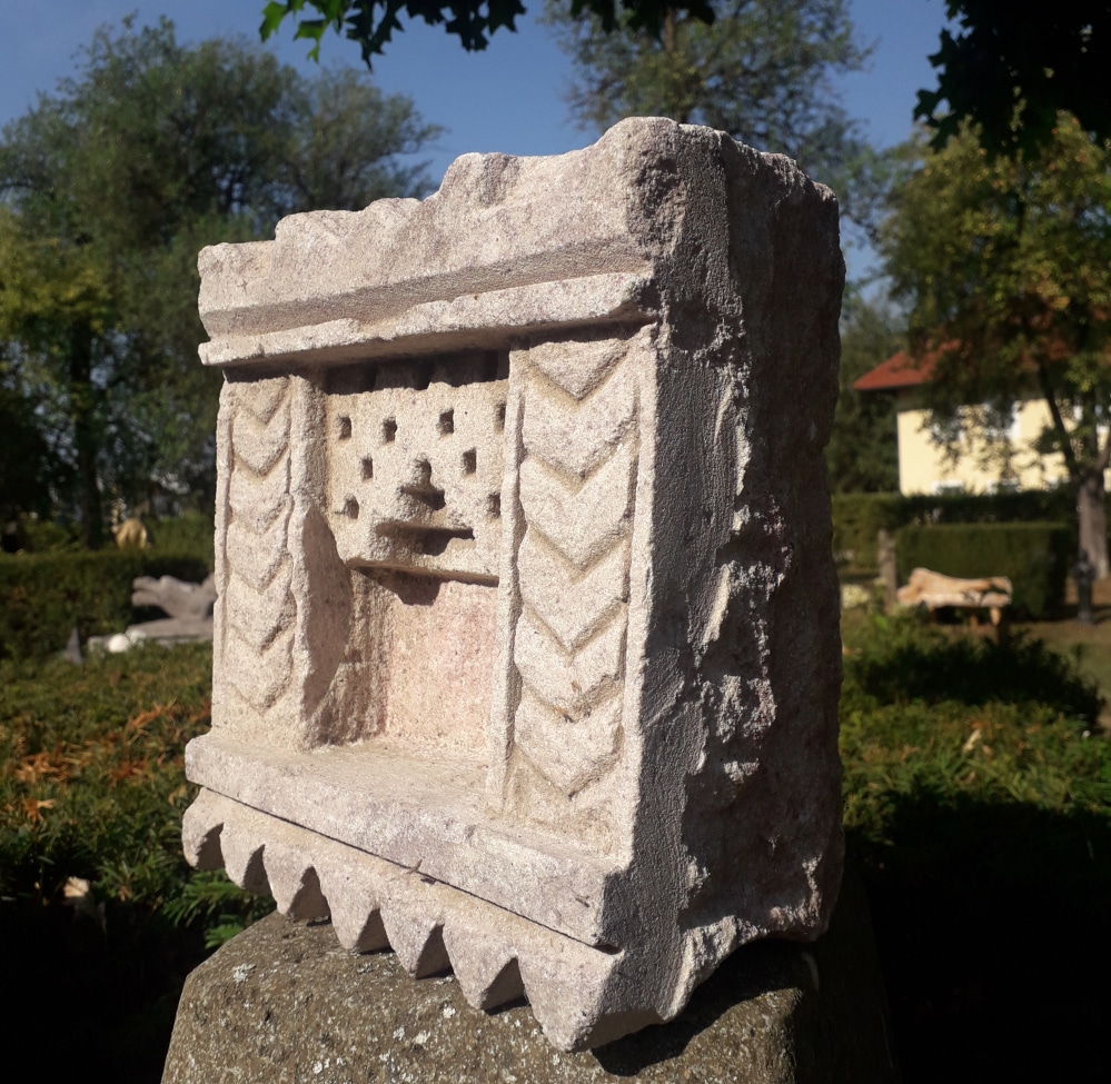 kleiner steinaltar aus indien