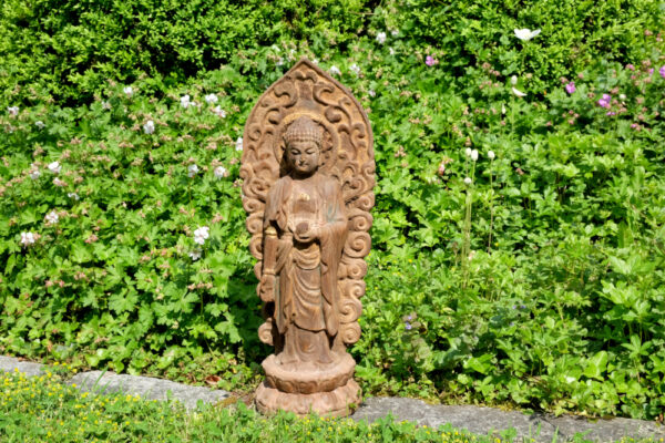 alter buddha aus holz geschnitzt