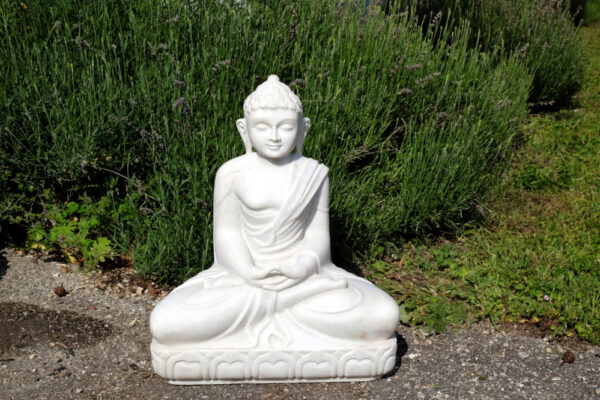 buddha aus weissem marmor perfekt handgehauen