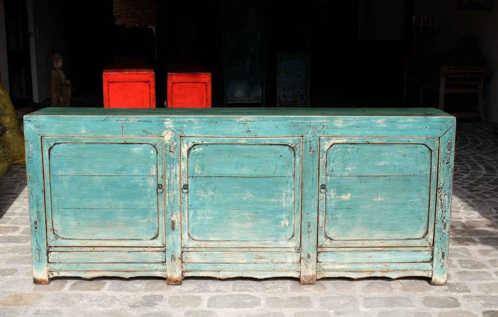 langes sideboard in frischer tuerkiser farbe lackiert drei tueren viel stauraum unikat aus china