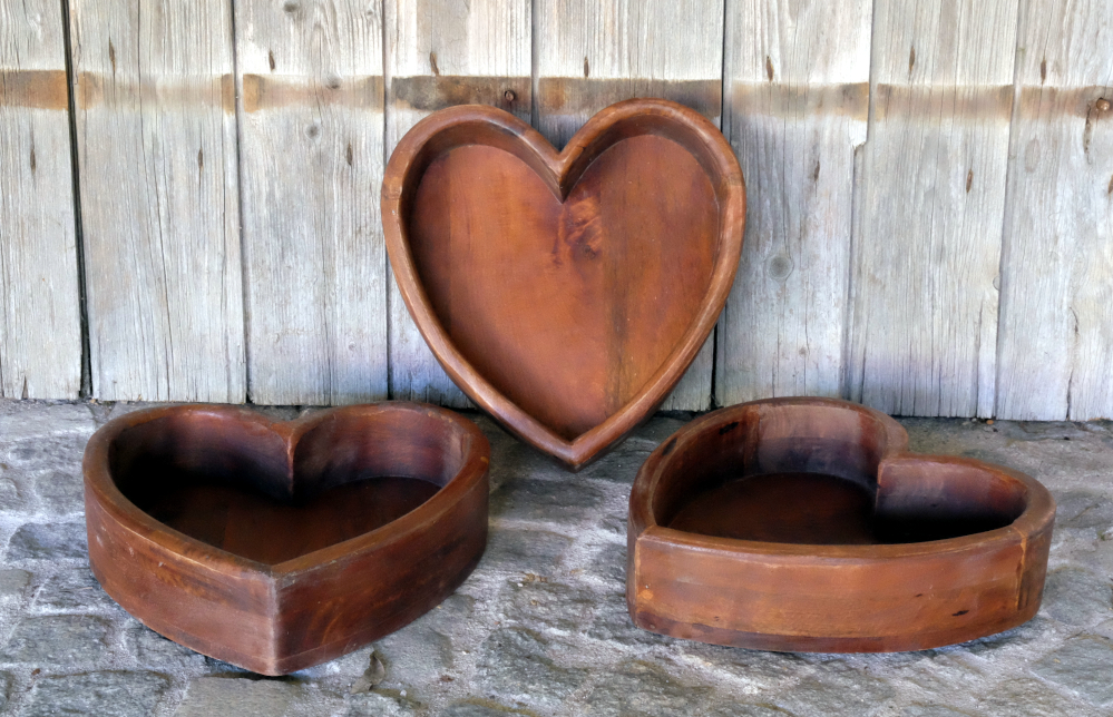 schoene holzschale in herzform geschenkidee