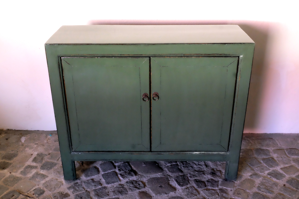 kommode graugruen lackiert mit zwei tueren
