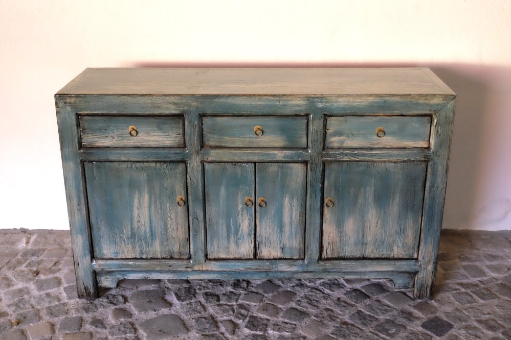 anrichte mit vier tueren und drei laden schoene lackierte patina unikat