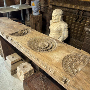 handgeschnitztes praesentierboard aus indien