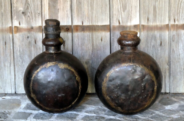 Alte Ölflaschen aus Indien