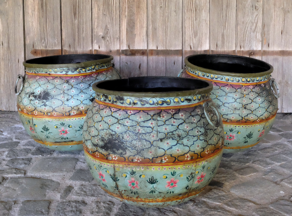 Bemalter Topf aus Eisen