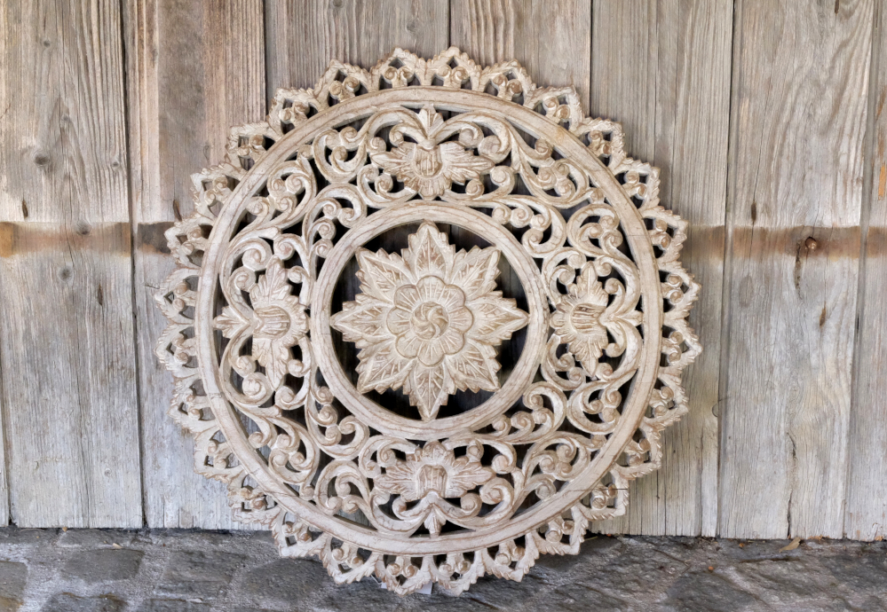 Rundes Relief mit Stern in der Mitte