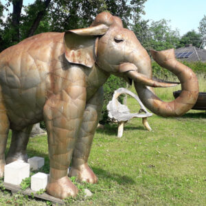 lebensgrosser elefant aus indien
