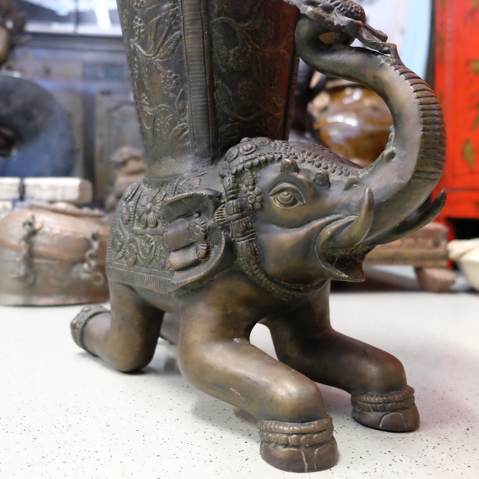 Blumenständer Bronze, Elefant