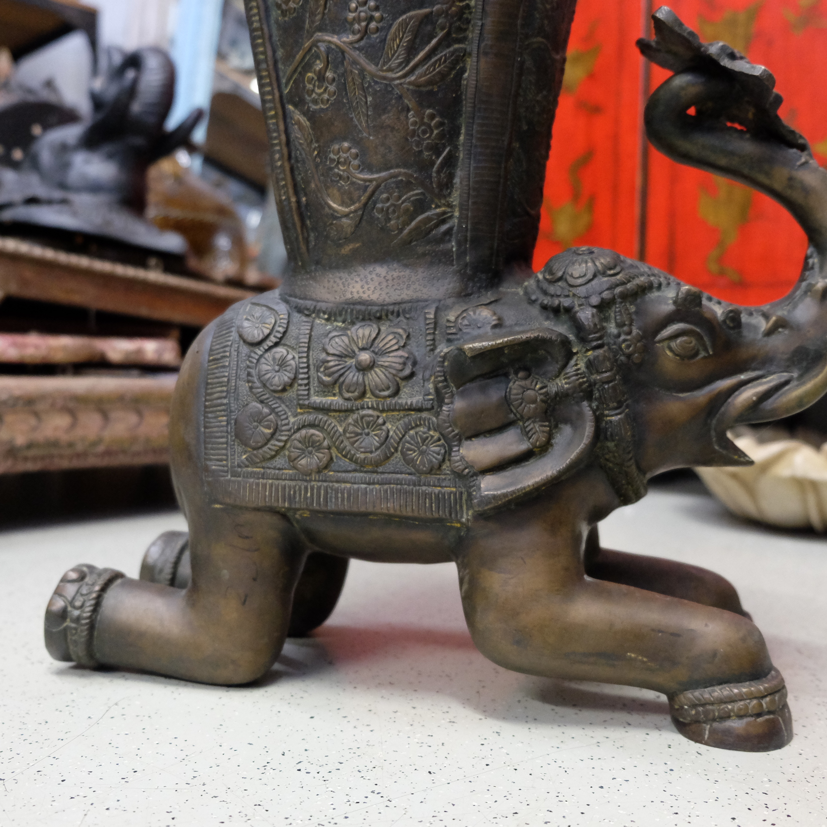 Blumenständer Bronze, Elefant