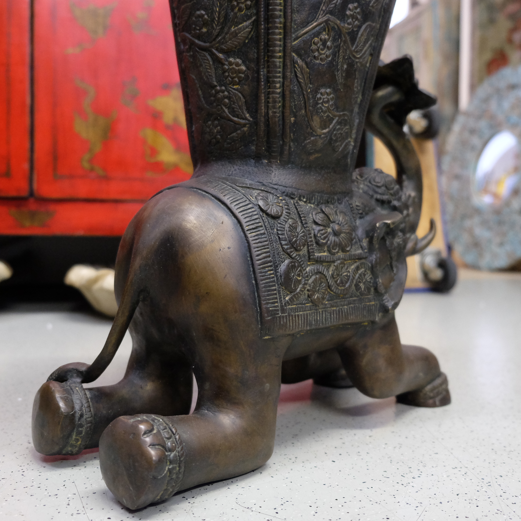 Blumenständer Bronze, Elefant