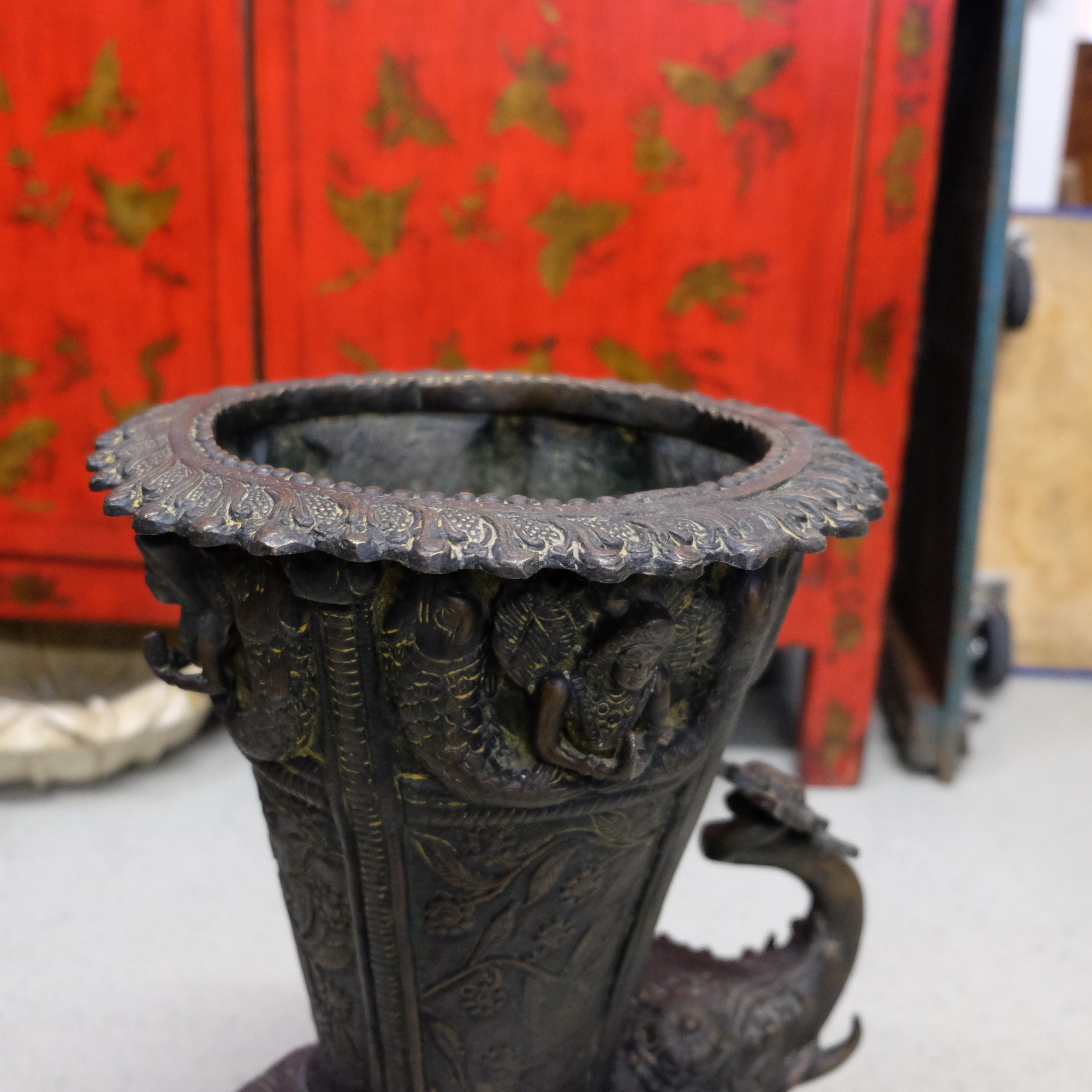 Blumenständer Bronze, Elefant