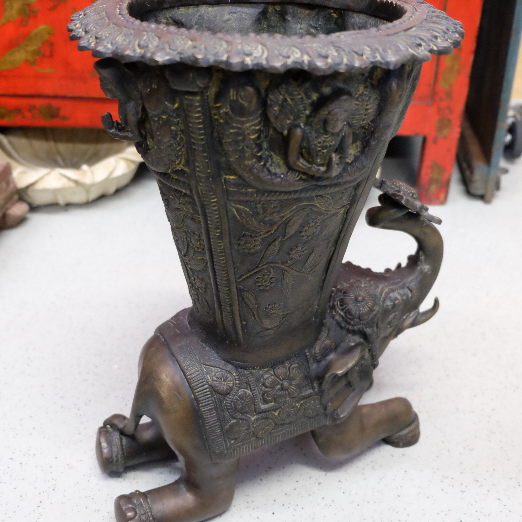 Blumenständer Bronze, Elefant