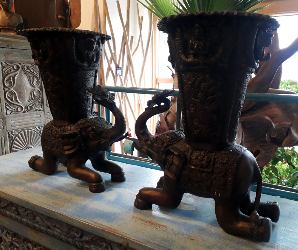 blumenvasen in der form von elefanten, antiker bronzeguss