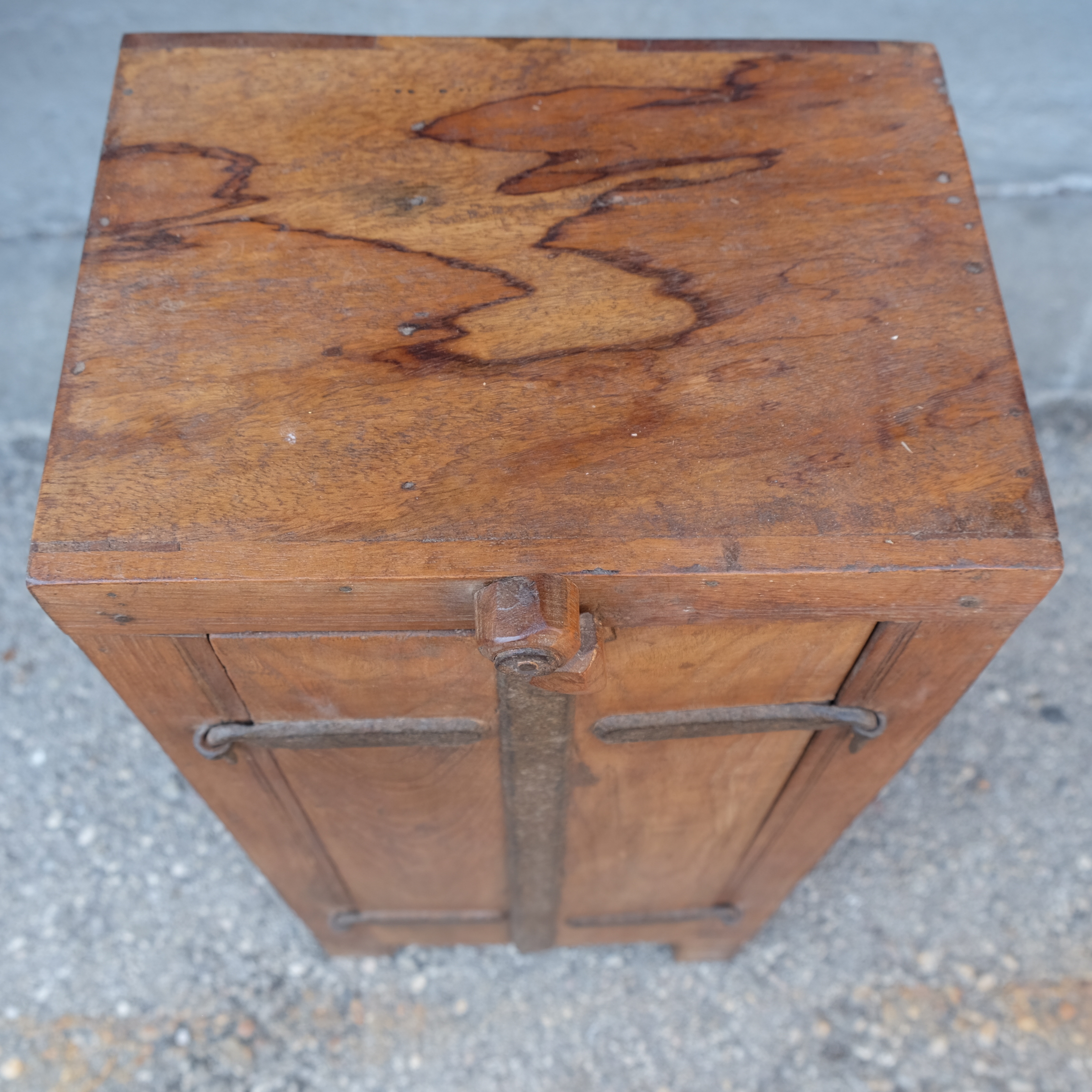 Kästchen Sheeshamholz 30x23x67