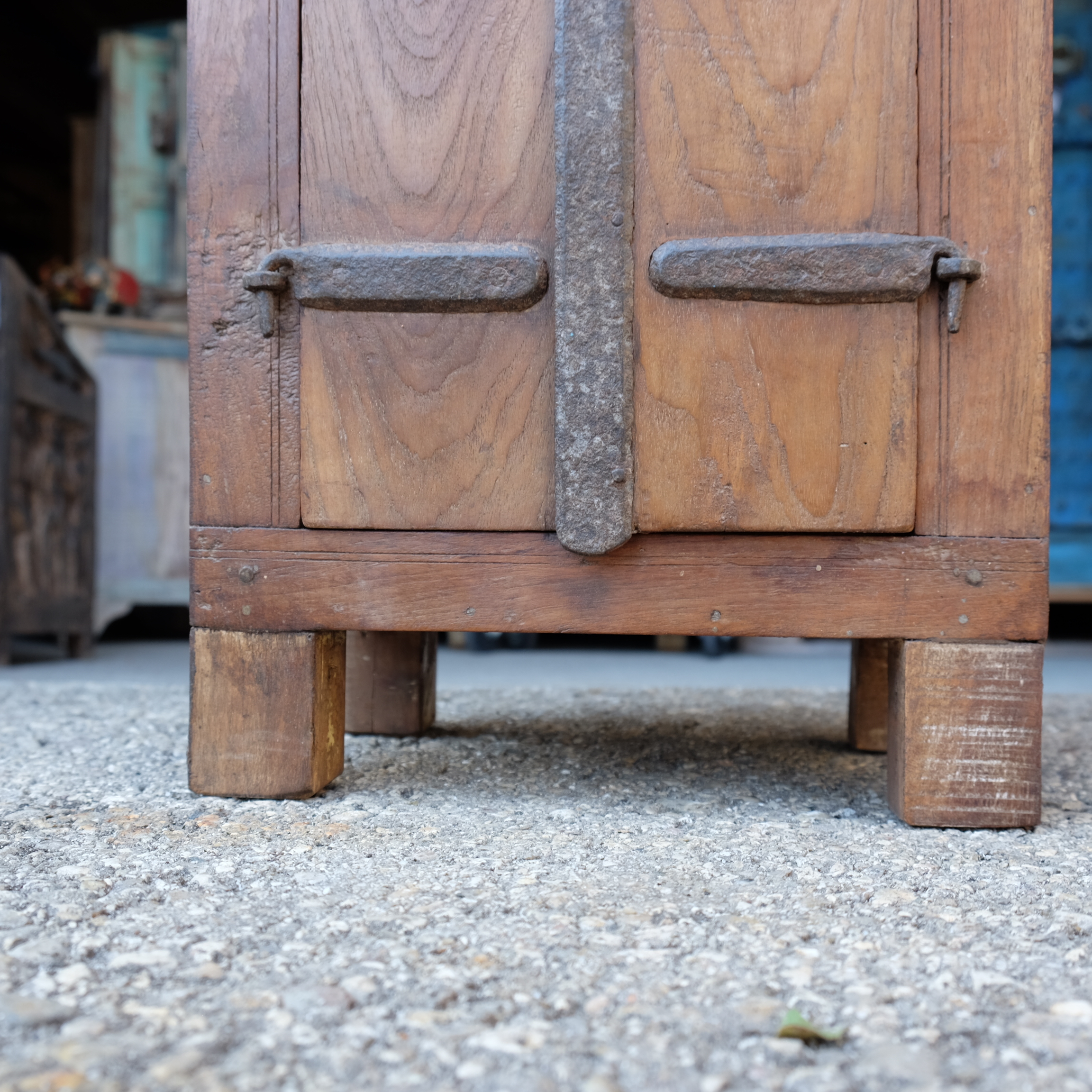 Kästchen Sheeshamholz 30x23x67