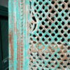 Rechteckiges Relief mit türkis-blauer Patina
