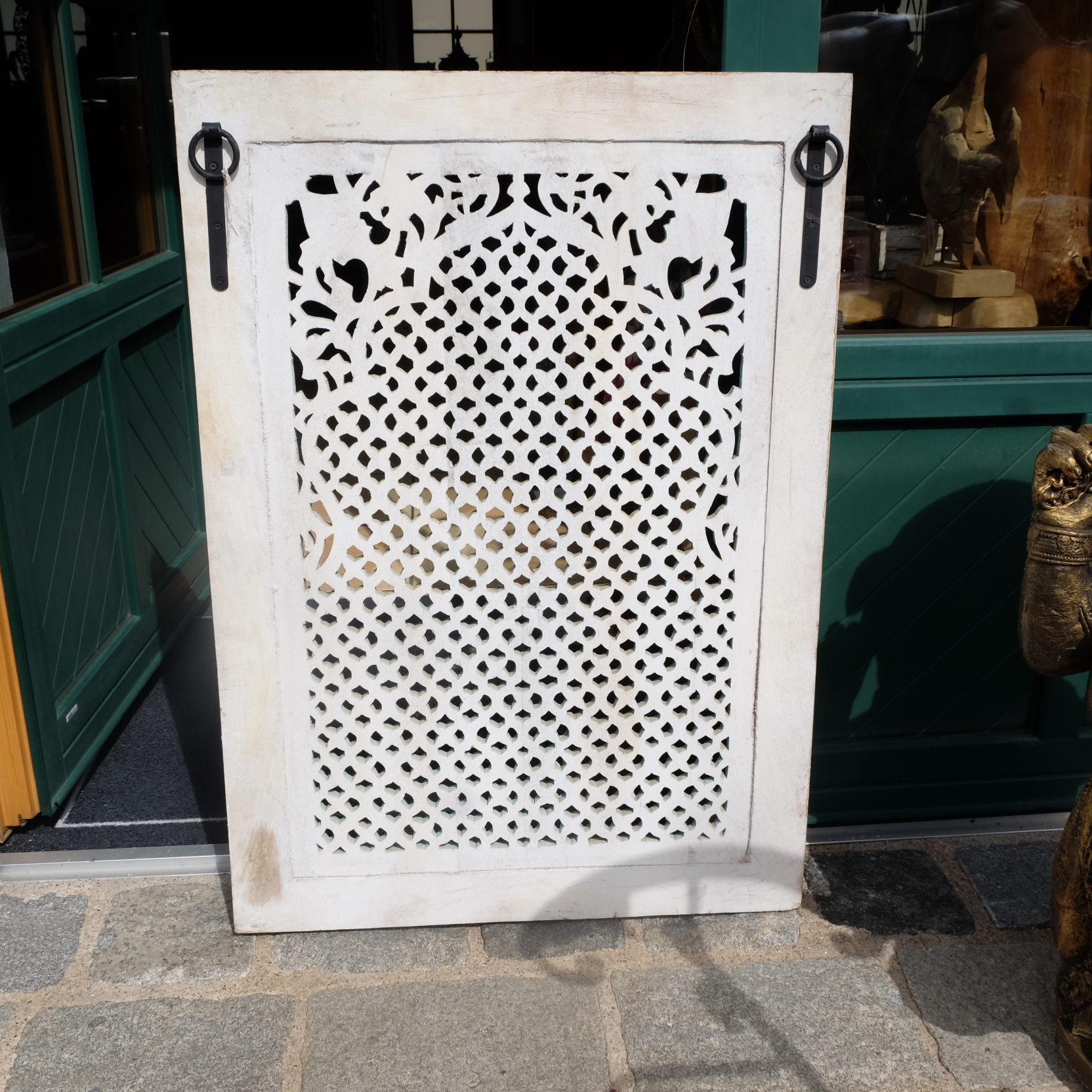 Rechteckiges Relief mit türkis-blauer Patina