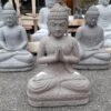 gruessender buddha aus frostsicherem flussstein