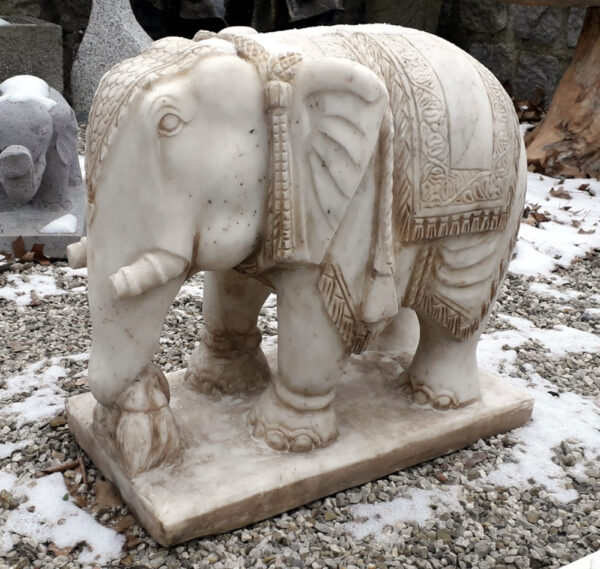 elefant aus marmor