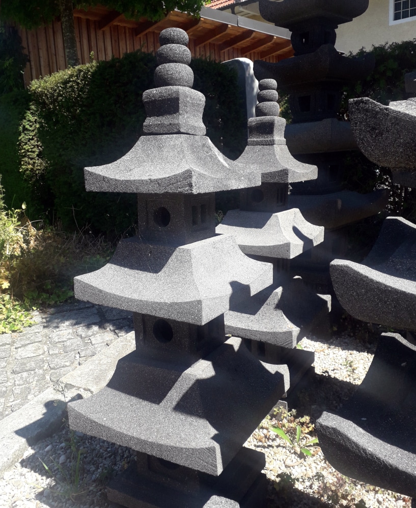 gartenpagode aus lavastein