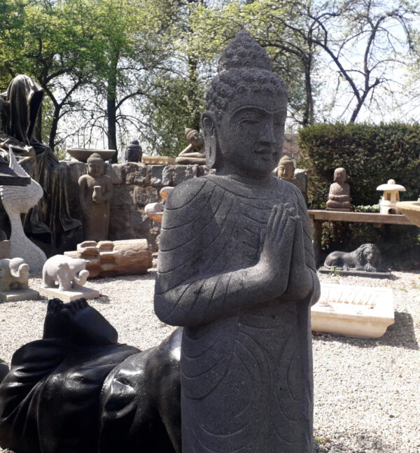 stehender buddha aus riverstone 100 cm frostsicher
