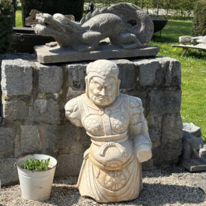 antiker samurai aus weissem marmor