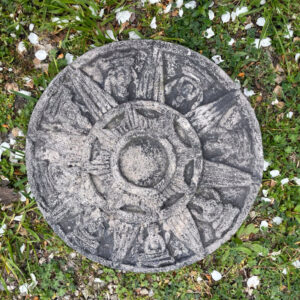 runde steinplatte aus frostsicherem lavastein