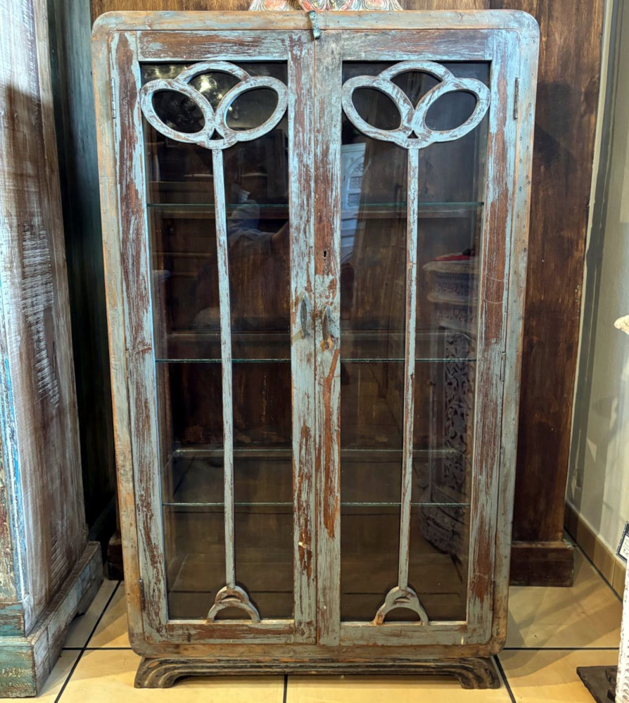 vitrine mit glasfaecher