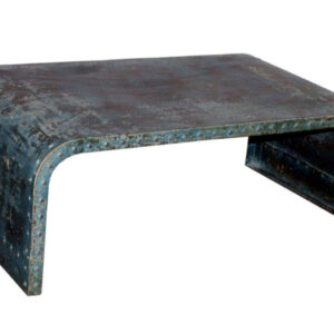 genieteter couchtisch aus eisen, industrial design