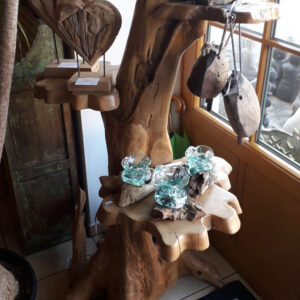 displaystaender aus massivem teakholz