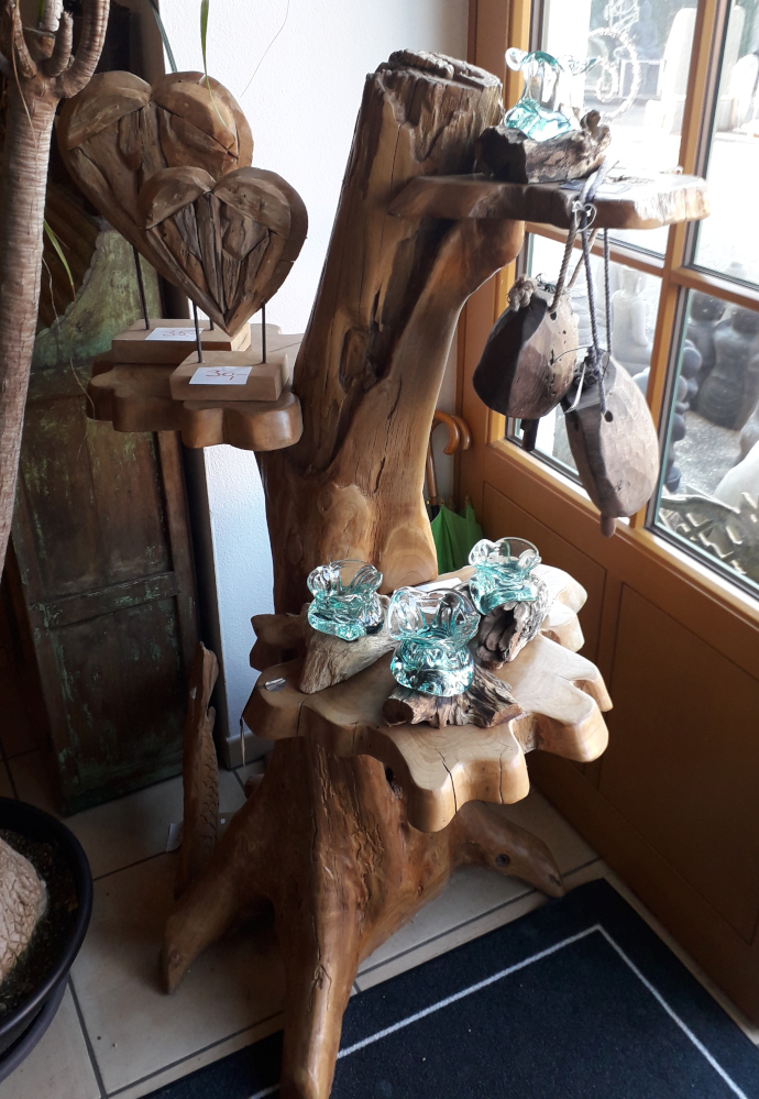 displaystaender aus massivem teakholz