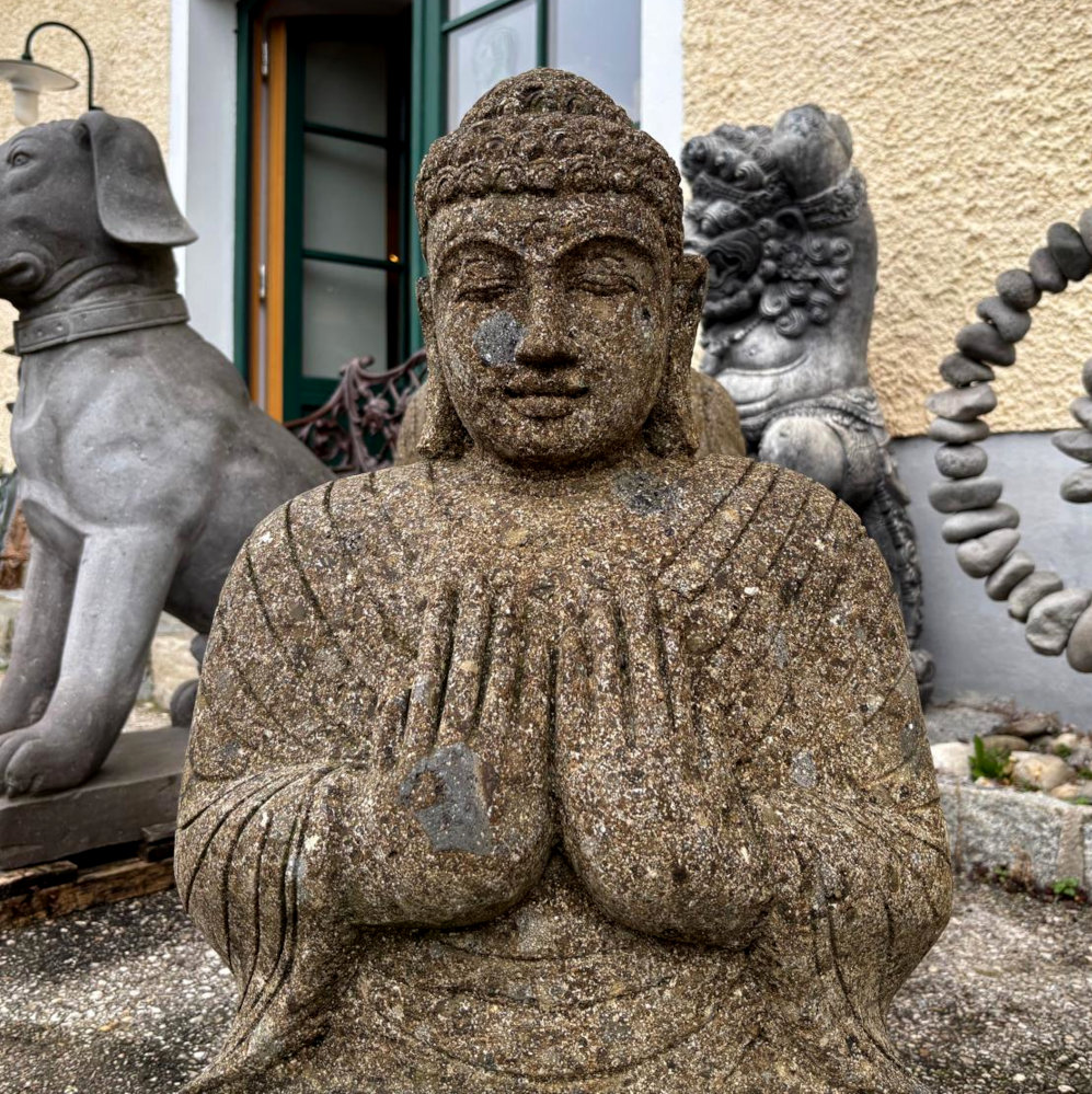 frostsicherer buddha aus basanit 80 cm