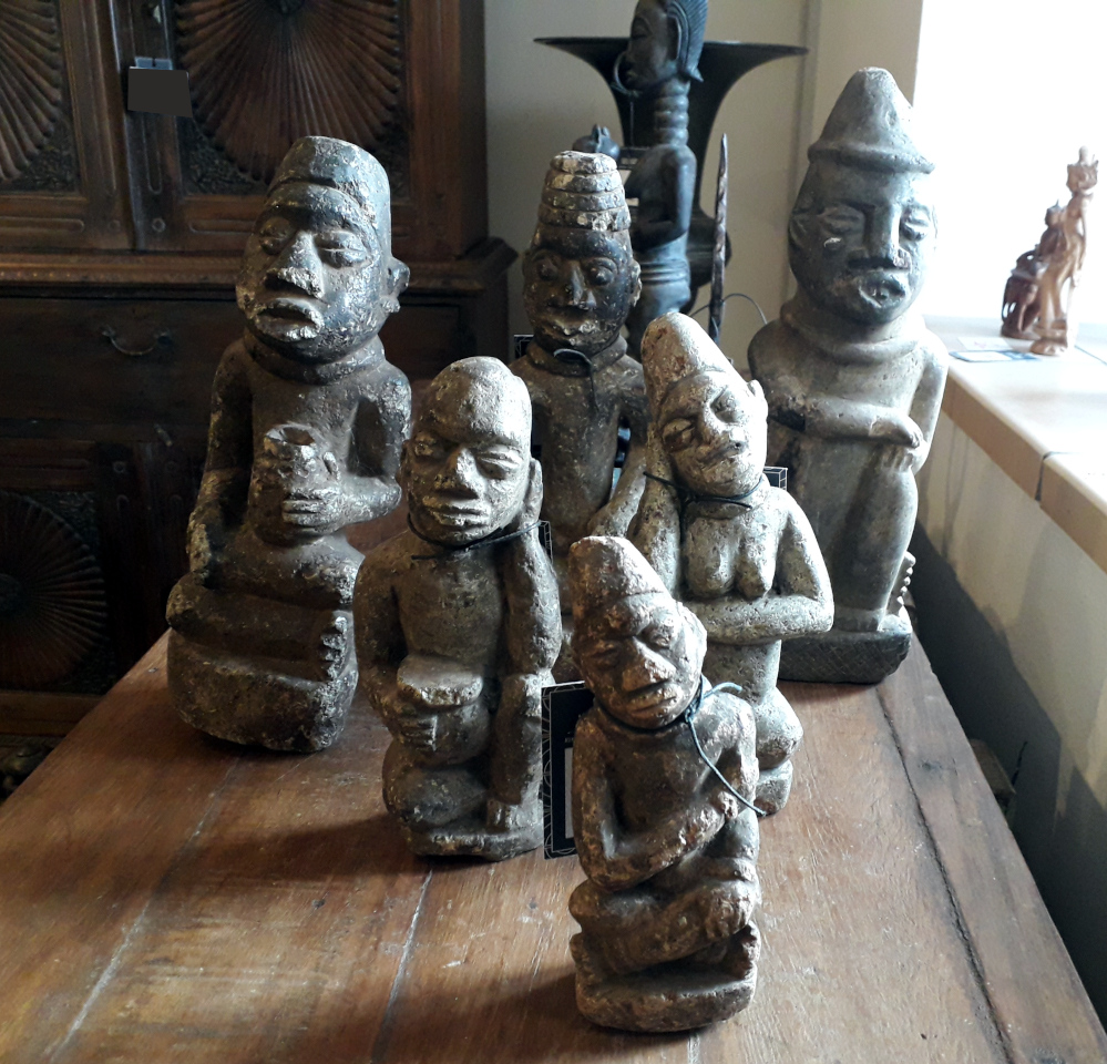 ntadi grabwaechter aus zentralafrika