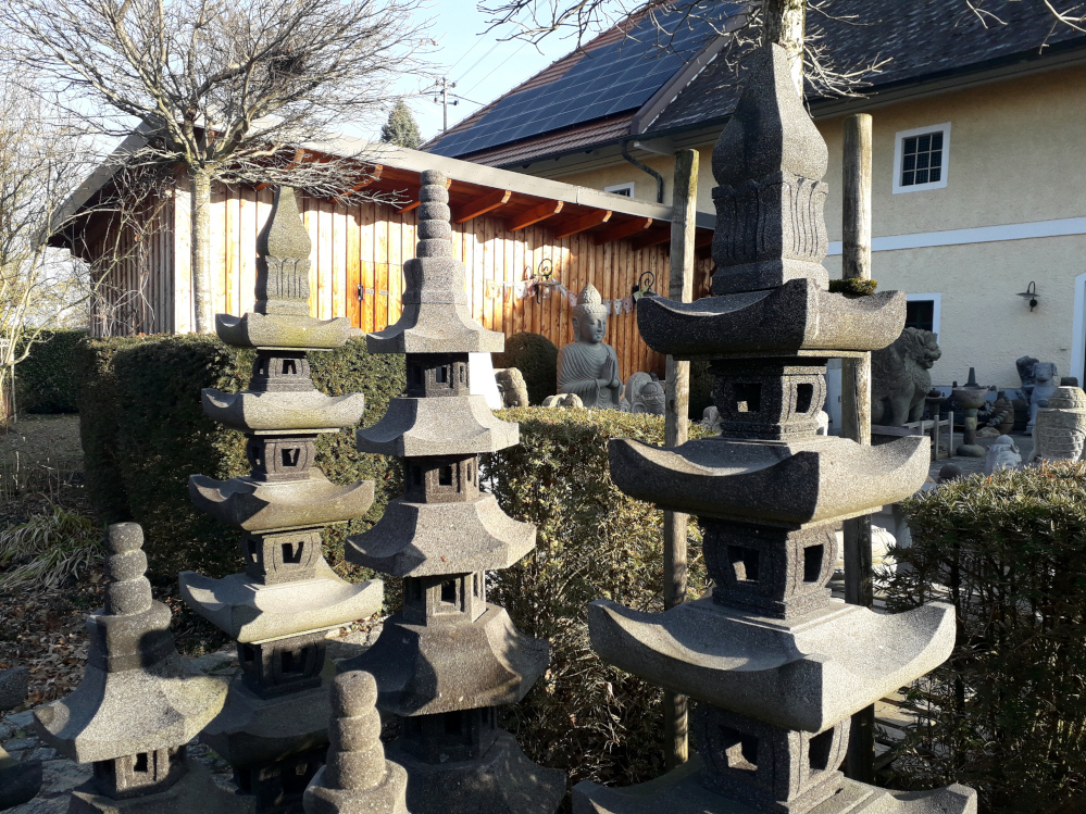 pagoden aus lavastein