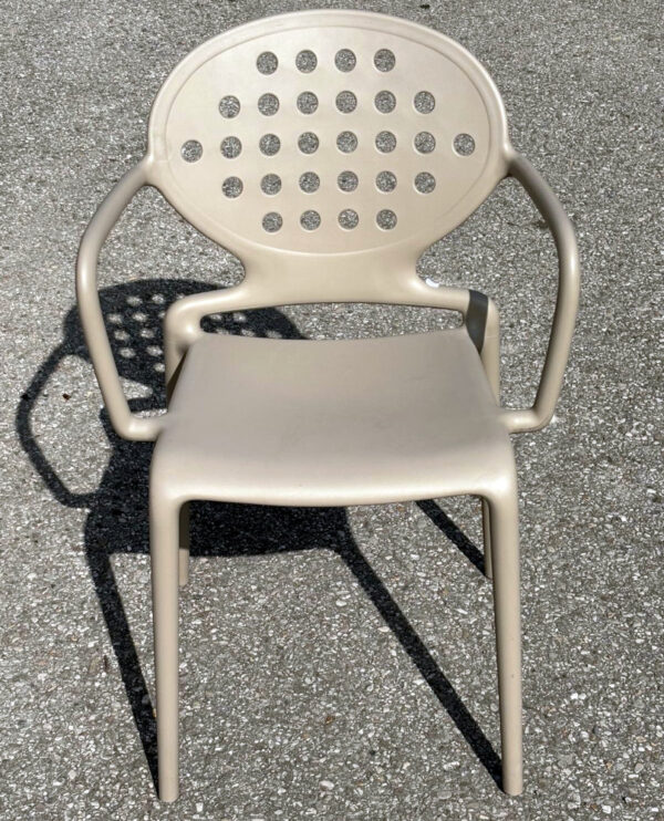grauer sessel