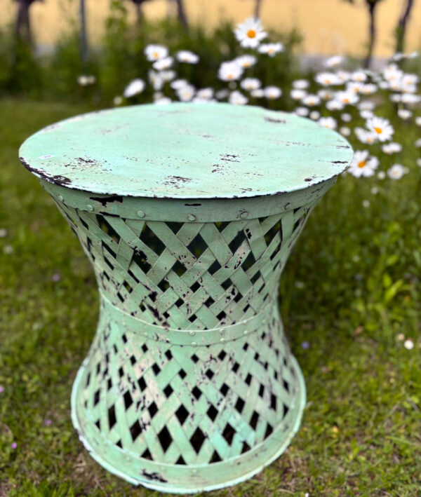 beistelltisch aus eisen mit tuerkiser patina