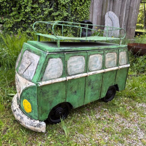 bulli mit peace-zeichen, grosses spielzeugauto mit geheimfach